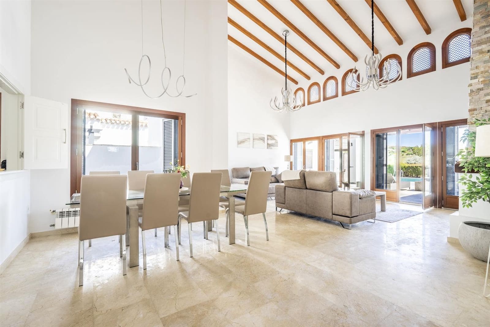 4 makuuhuone Huvila myytävänä paikassa El Valle Golf Resort - 650 000 € (Ref: 9939324)