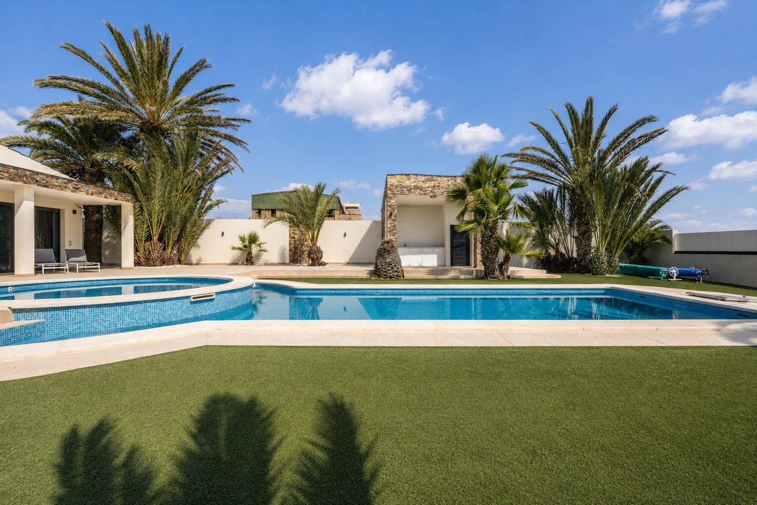5 camera da letto Villa in vendita in El Carmoli - 1.000.000 € (Rif: 9996613)