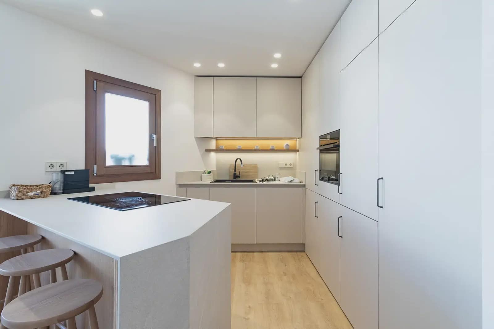 2 slaapkamer Flat te huur in Palma de Mallorca - € 1.700 (Ref: 10019746)