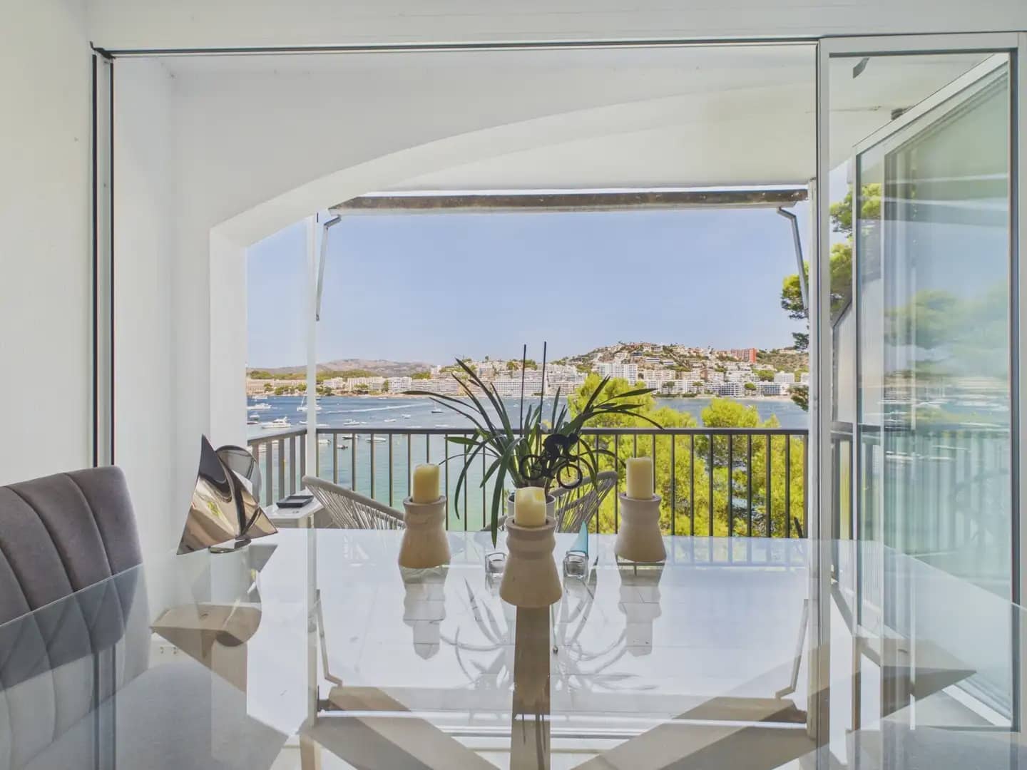 2 slaapkamer Strandappartement te koop in Calvia - € 495.000 (Ref: 10024736)