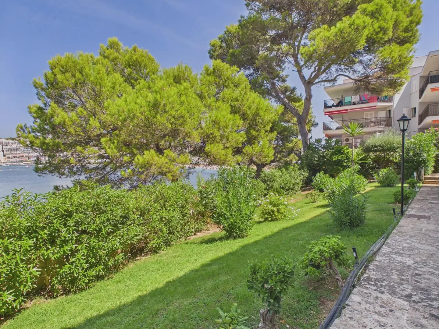 2 slaapkamer Strandappartement te koop in Calvia - € 495.000 (Ref: 10024736)