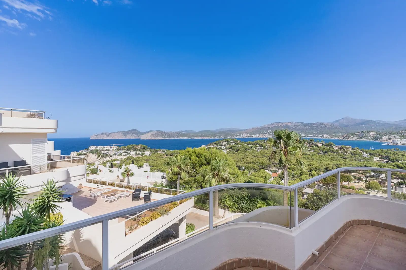 3 slaapkamer Flat te huur in Calvia met zwembad garage - € 3.500 (Ref: 10035662)