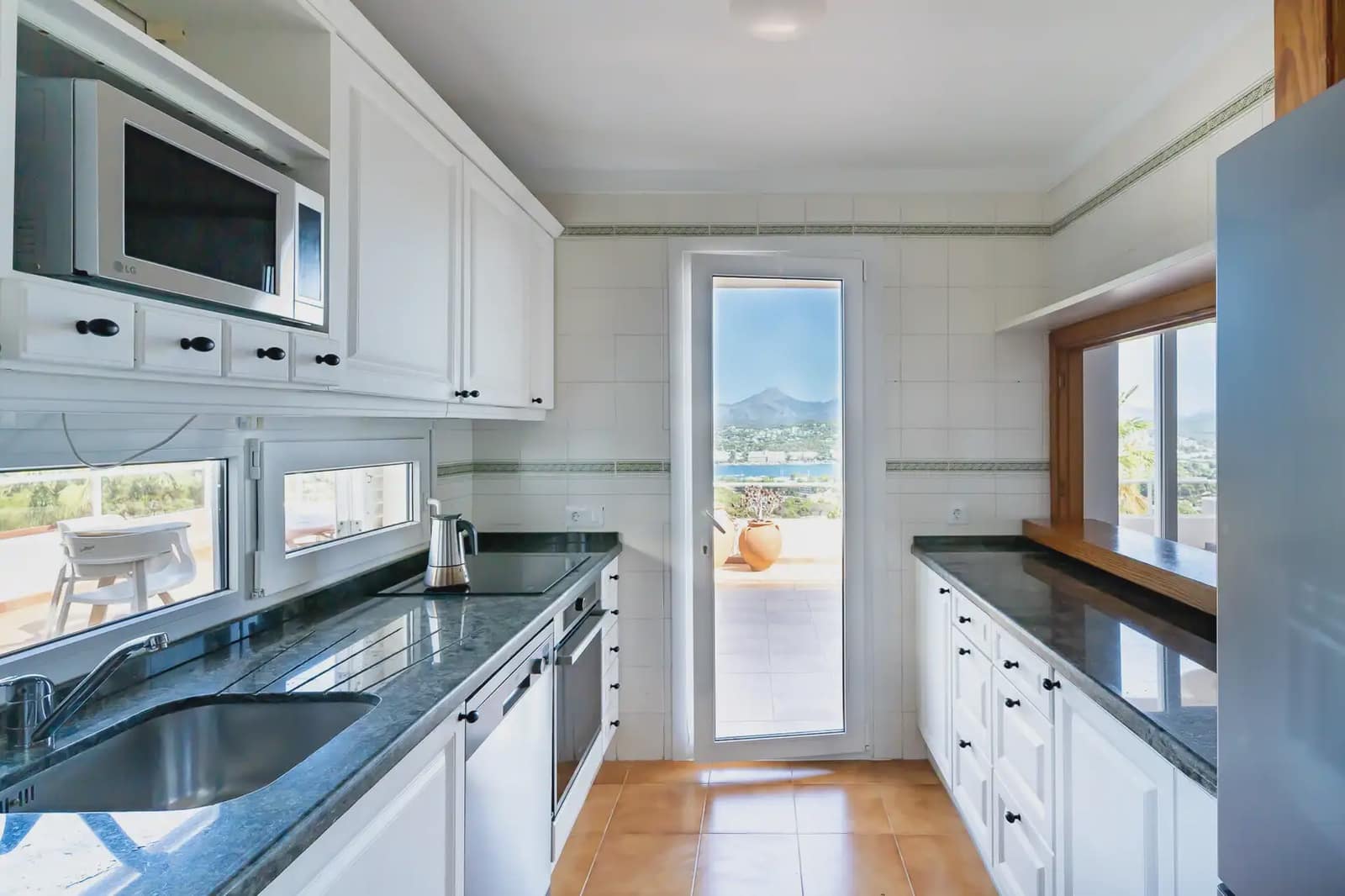 3 slaapkamer Flat te huur in Calvia met zwembad garage - € 3.500 (Ref: 10035662)
