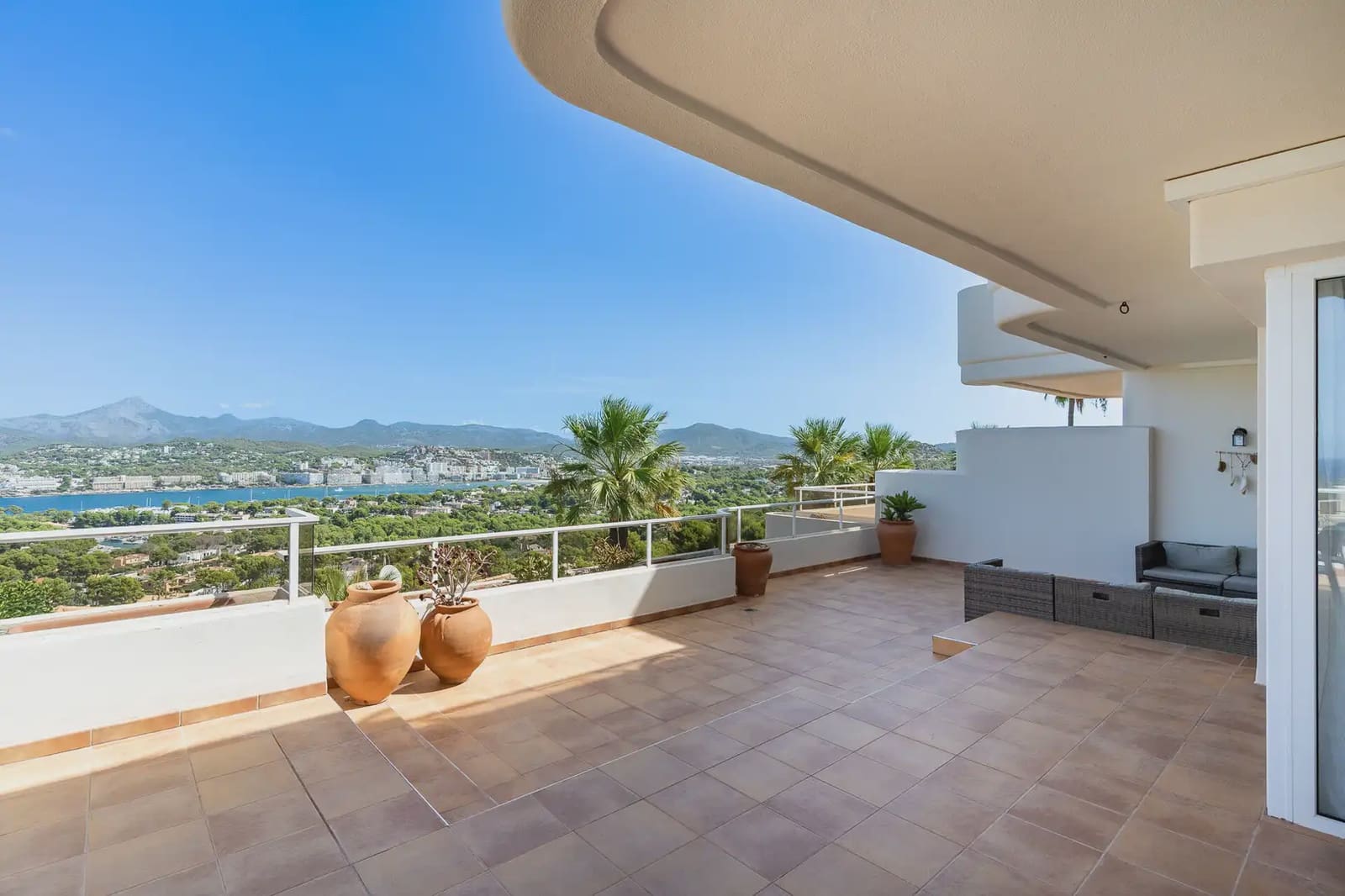 3 slaapkamer Flat te huur in Calvia met zwembad garage - € 3.500 (Ref: 10035662)