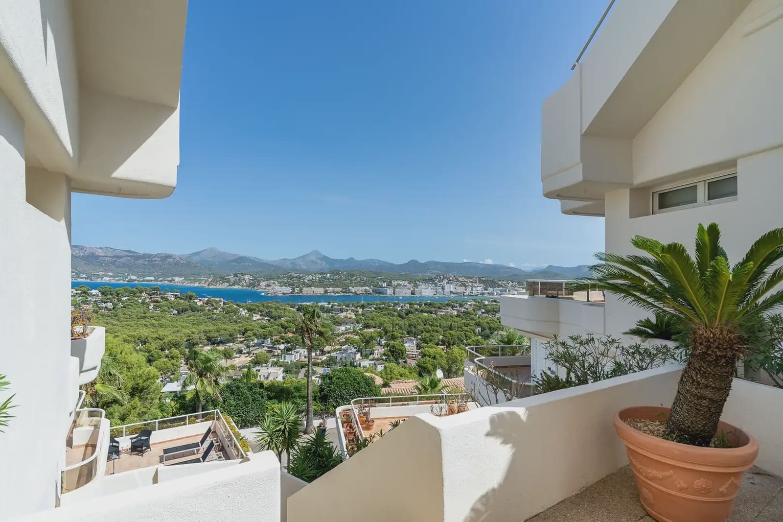 3 slaapkamer Flat te huur in Calvia met zwembad garage - € 3.500 (Ref: 10035662)