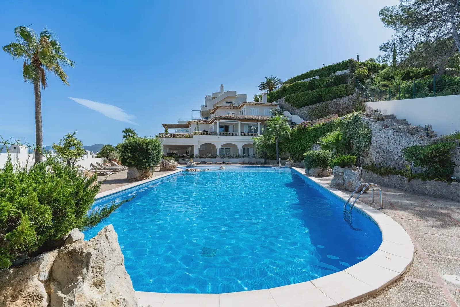 3 slaapkamer Flat te huur in Calvia met zwembad garage - € 3.500 (Ref: 10035662)