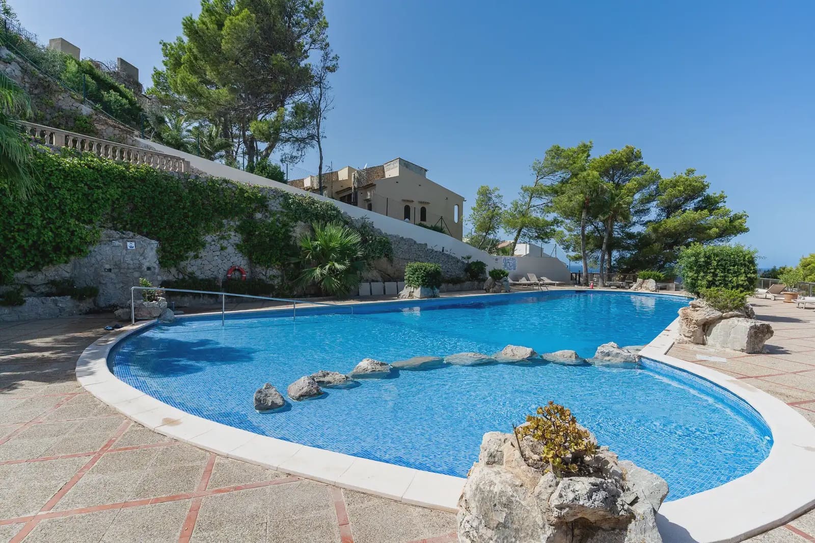 3 slaapkamer Flat te huur in Calvia met zwembad garage - € 3.500 (Ref: 10035662)