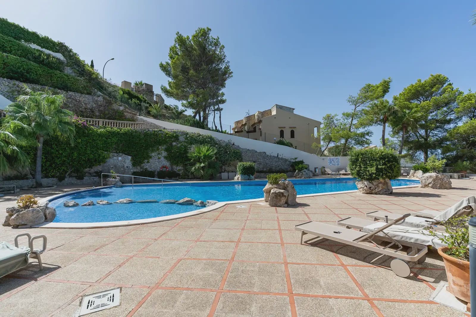 3 slaapkamer Flat te huur in Calvia met zwembad garage - € 3.500 (Ref: 10035662)