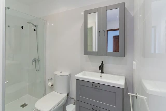 3 bedroom Flat for sale in Cort, Palma de Mallorca - € 495,000 (Ref: 10036229)