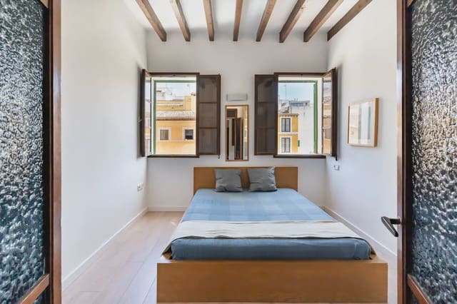 3 bedroom Flat for sale in Cort, Palma de Mallorca - € 495,000 (Ref: 10036229)