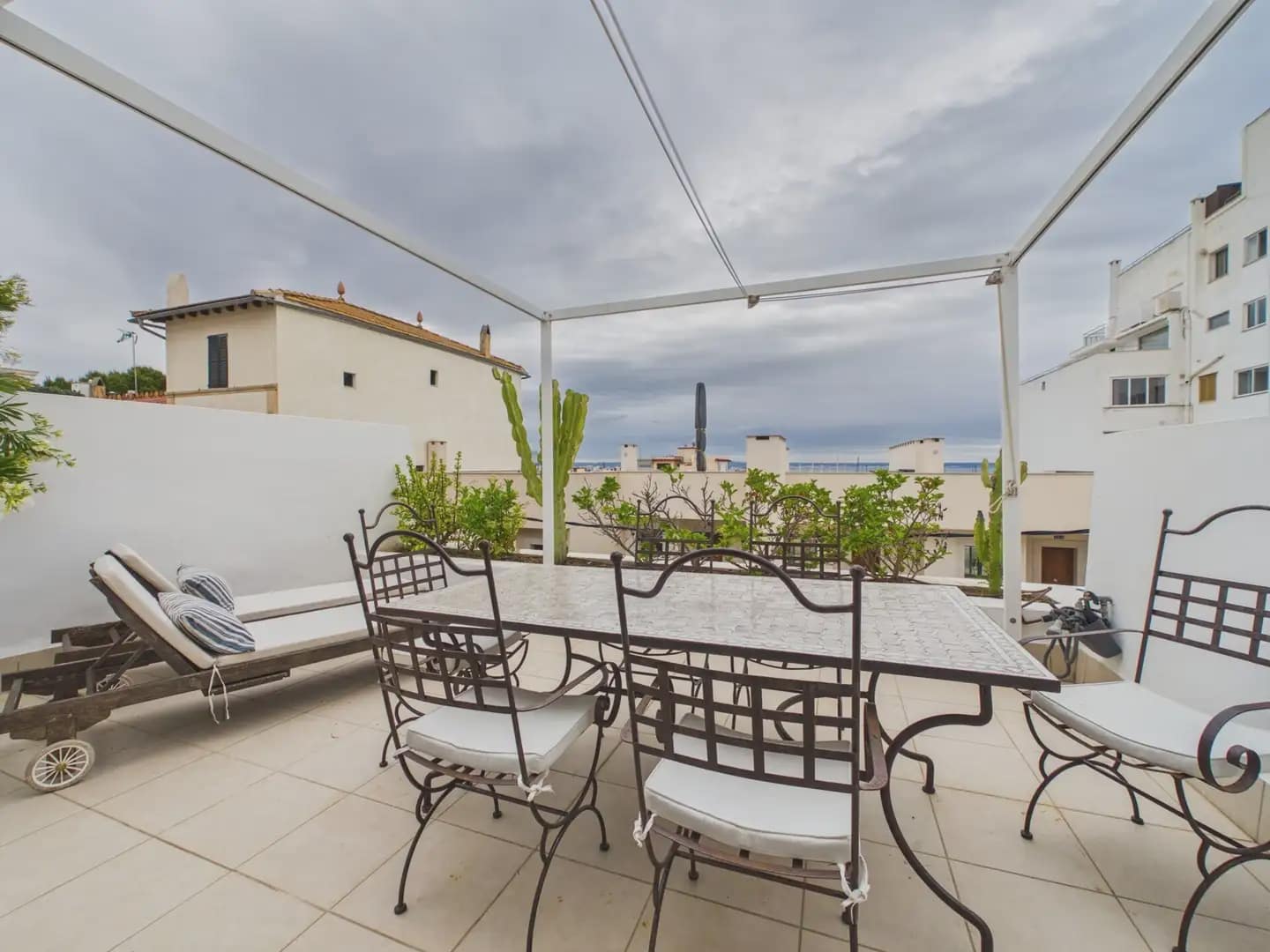 Appartement de 2 chambres à louer à Palma de Mallorca avec garage - 1 700 € (Ref: 10076885)