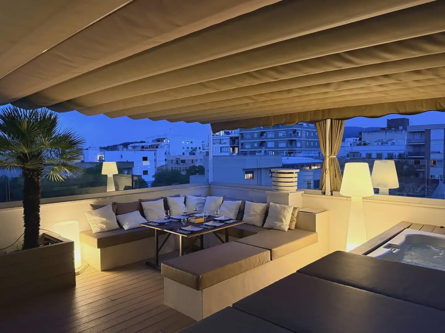 Appartement de 3 chambres à louer à Palma de Mallorca avec garage - 4 000 € (Ref: 10153842)