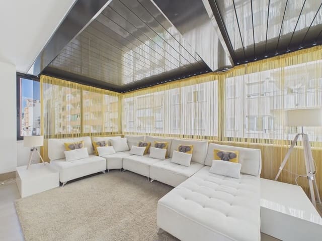 Appartement de 3 chambres à louer à Santa Catalina, Palma de Mallorca avec garage - 4 000 € (Ref: 10153842)