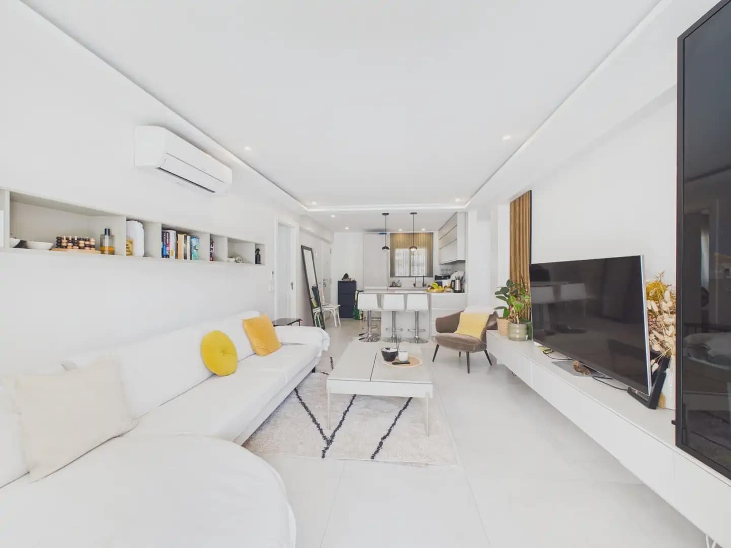 3 soverom Leilighet til leie i Calvia med garasje - € 2 000 (Ref: 9971546)