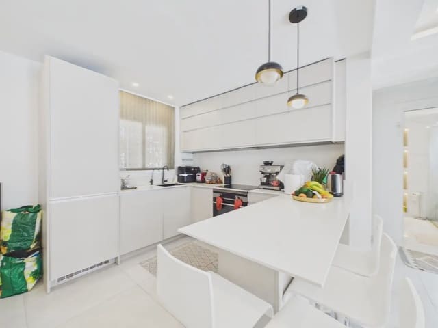 3 soverom Leilighet til leie i Palmanova, Calvià med garasje - € 2 000 (Ref: 9971546)