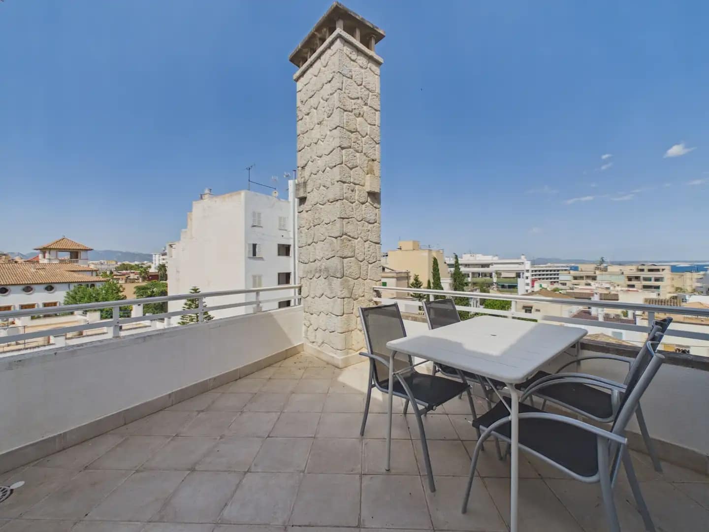 2 soverom Leilighet til leie i Palma de Mallorca - € 1 900 (Ref: 9971548)