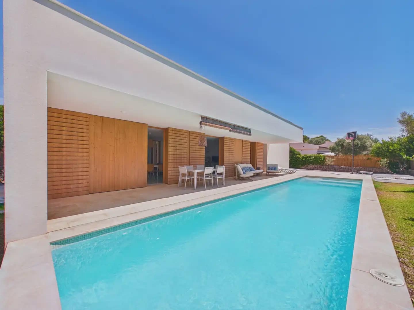 3 bedroom Villa for rent in Campos with pool - € 2,000 (Ref: 9971553)