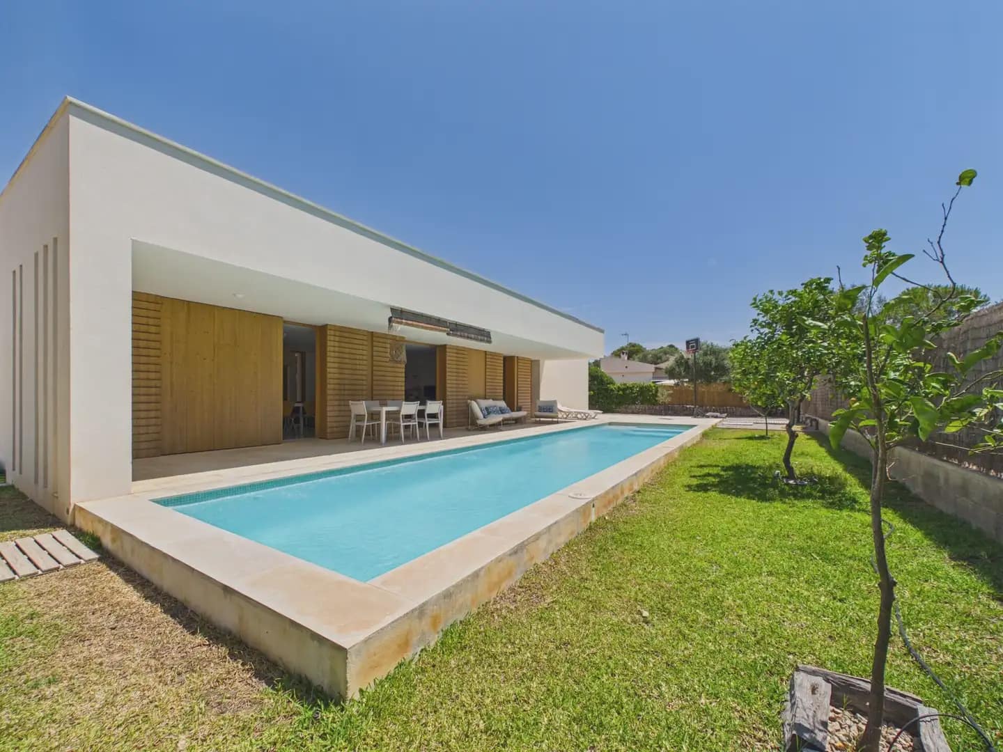 3 bedroom Villa for rent in Campos with pool - € 2,000 (Ref: 9971553)