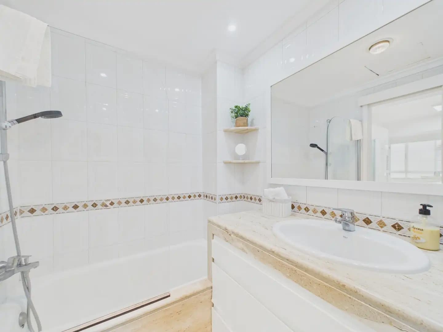 2 soverom Leilighet til leie i Palma de Mallorca - € 2 200 (Ref: 9971559)