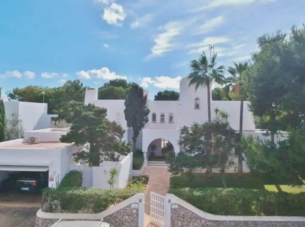 8 bedroom Villa for sale in Santanyi with pool - € 6,400,000 (Ref: 9971576)