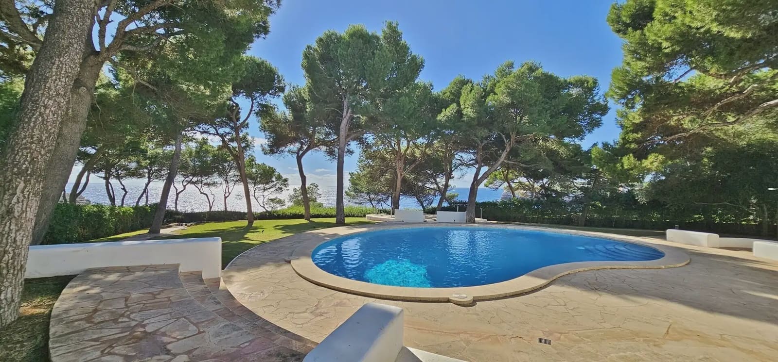 8 bedroom Villa for sale in Santanyi with pool - € 6,400,000 (Ref: 9971576)