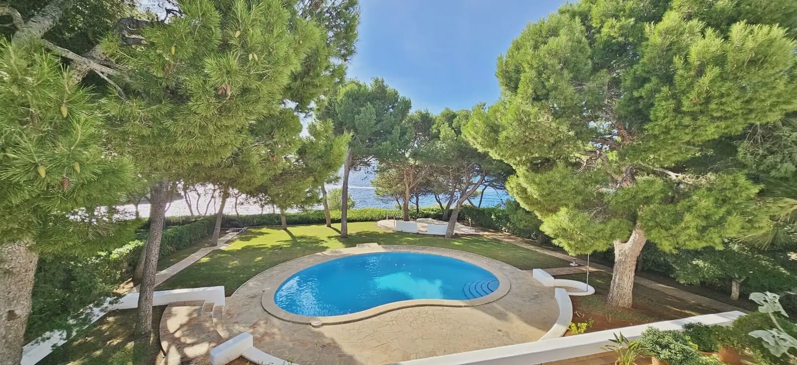 8 bedroom Villa for sale in Santanyi with pool - € 6,400,000 (Ref: 9971576)