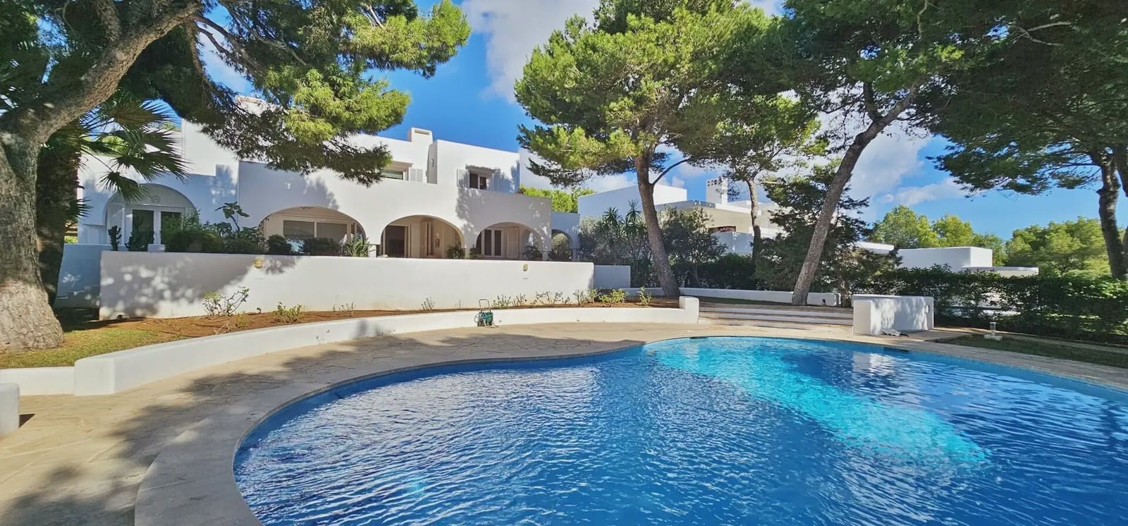 8 bedroom Villa for sale in Santanyi with pool - € 6,400,000 (Ref: 9971576)