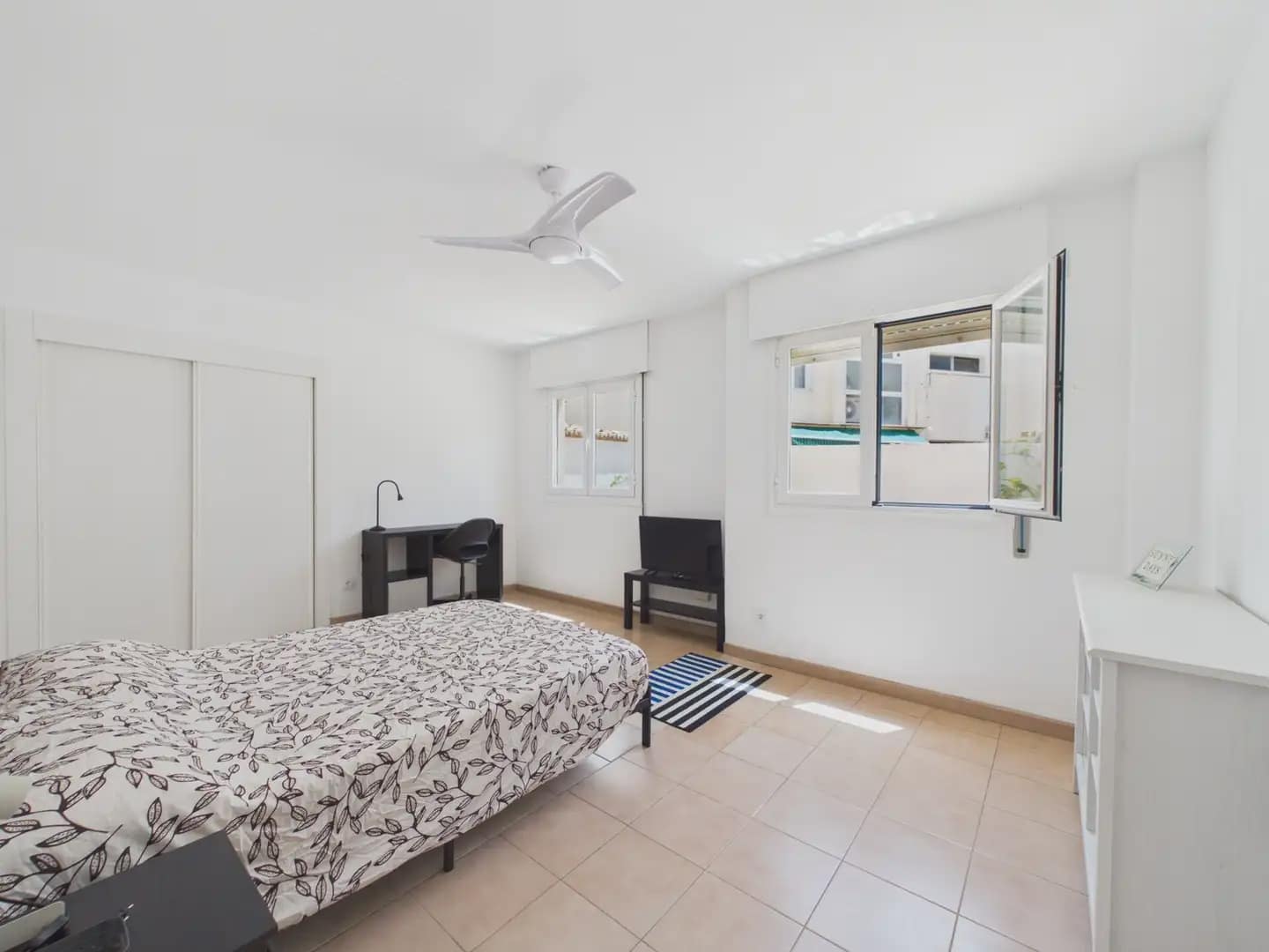 3 bedroom Flat for rent in Palma de Mallorca - € 2,150 (Ref: 9971590)