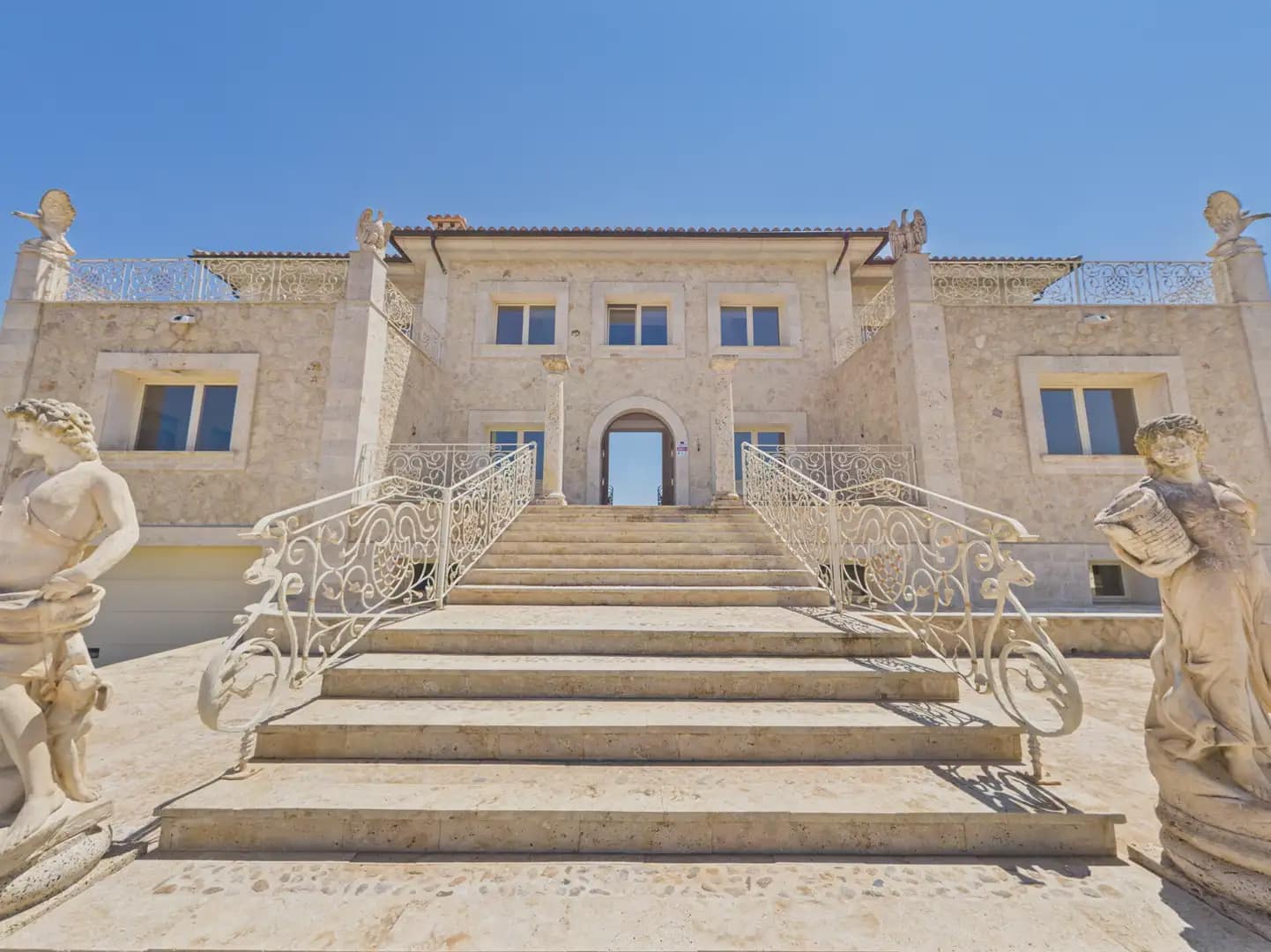 4 bedroom Villa for sale in Muro with pool - € 3,000,000 (Ref: 9971591)