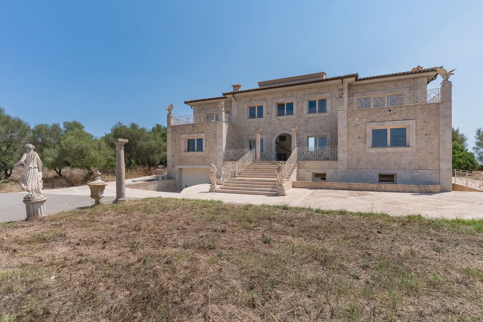 4 bedroom Villa for sale in Muro with pool - € 3,000,000 (Ref: 9971591)