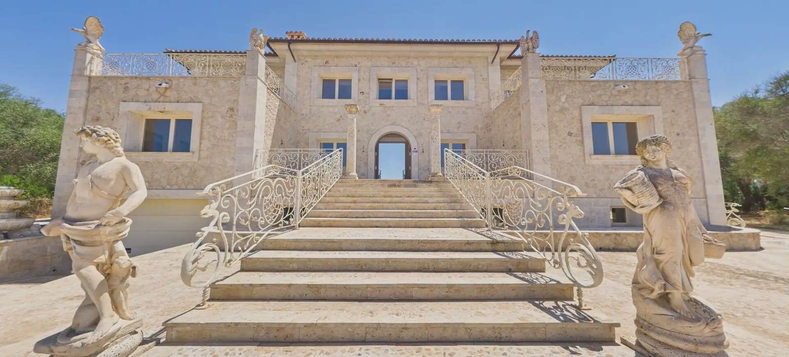 4 bedroom Villa for sale in Muro with pool - € 3,000,000 (Ref: 9971591)
