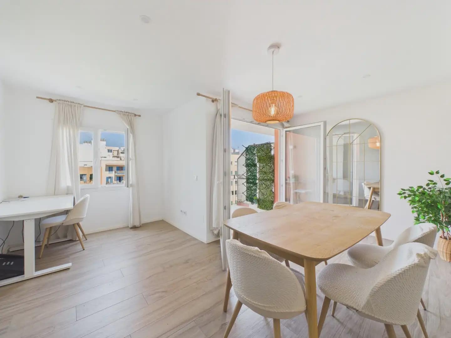 2 soveværelse Lejlighed til leje i Palma de Mallorca - € 1.800 (Ref: 9971600)