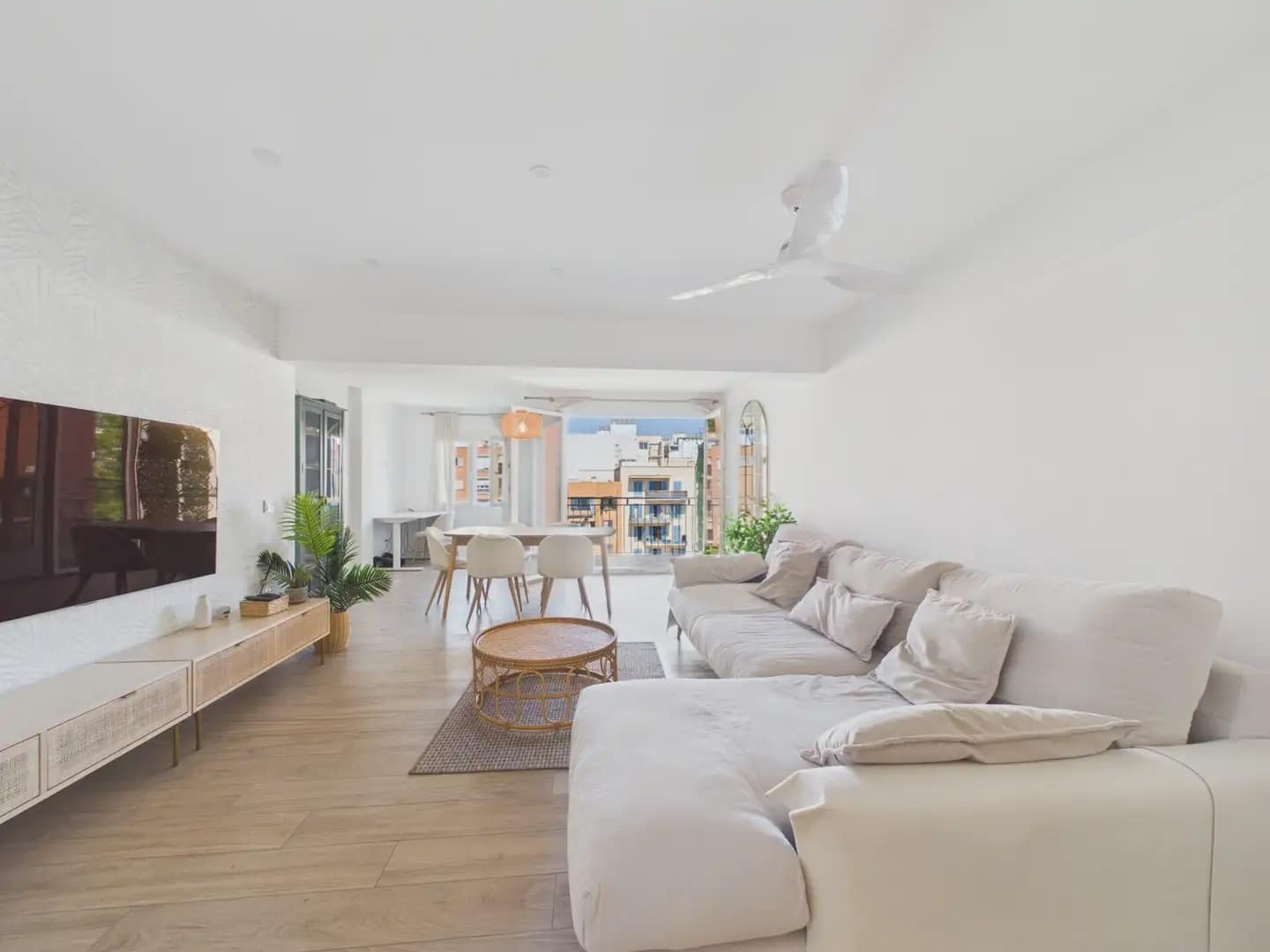 2 soveværelse Lejlighed til leje i Palma de Mallorca - € 1.800 (Ref: 9971600)