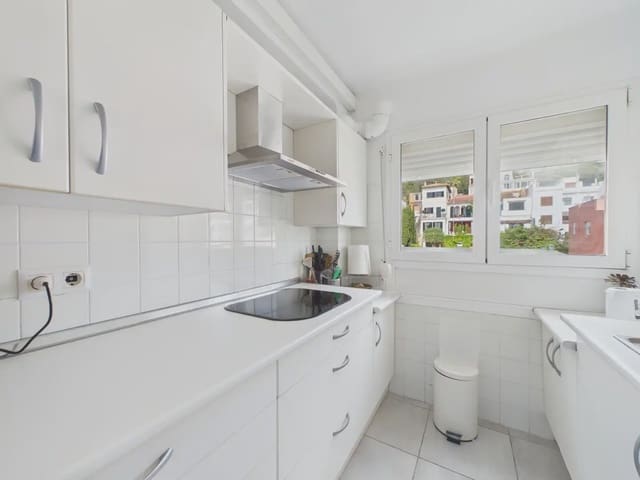 2 soverom Leilighet til leie i El Terreno, Palma de Mallorca med garasje - € 1 600 (Ref: 9997911)