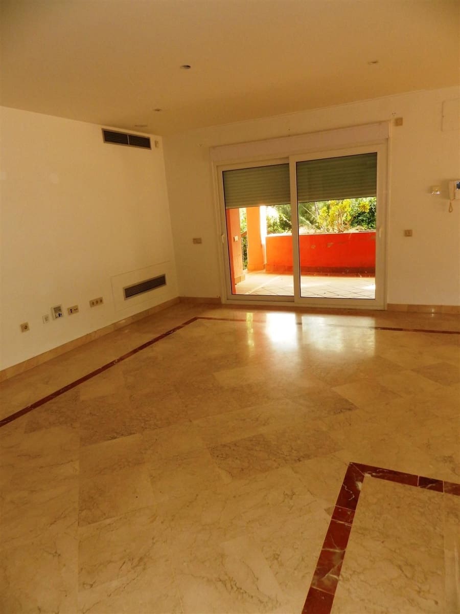 4 bedroom Villa for sale in Sotogrande - € 1,100,000 (Ref: 8617567)