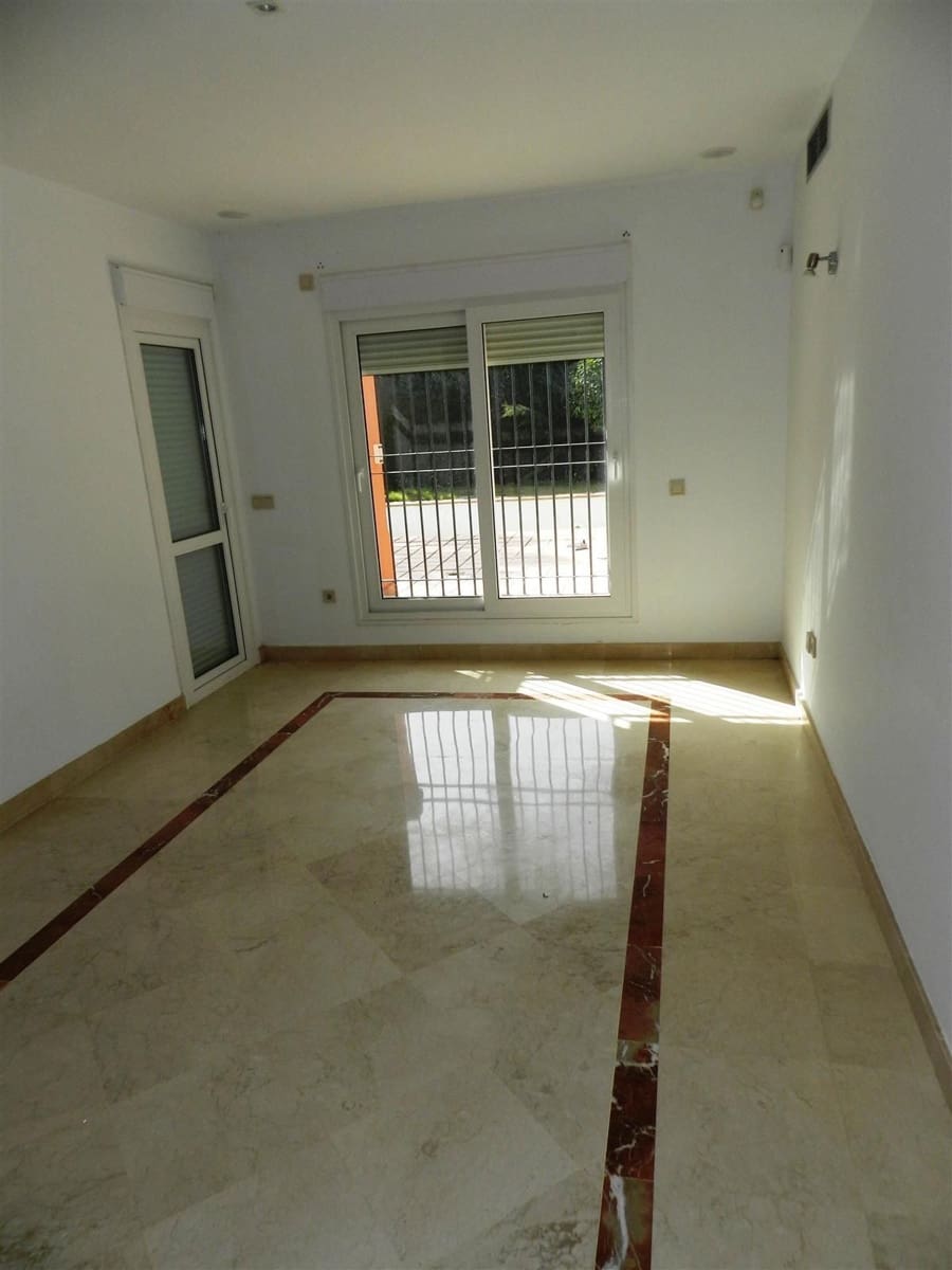 4 sypialnia Willa na sprzedaż w Sotogrande - 1 100 000 € (Ref: 8617567)