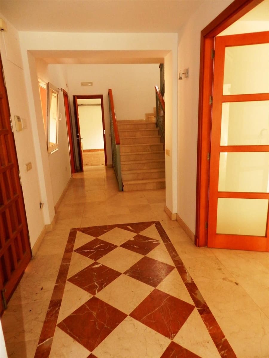 4 sypialnia Willa na sprzedaż w Sotogrande - 1 100 000 € (Ref: 8617567)