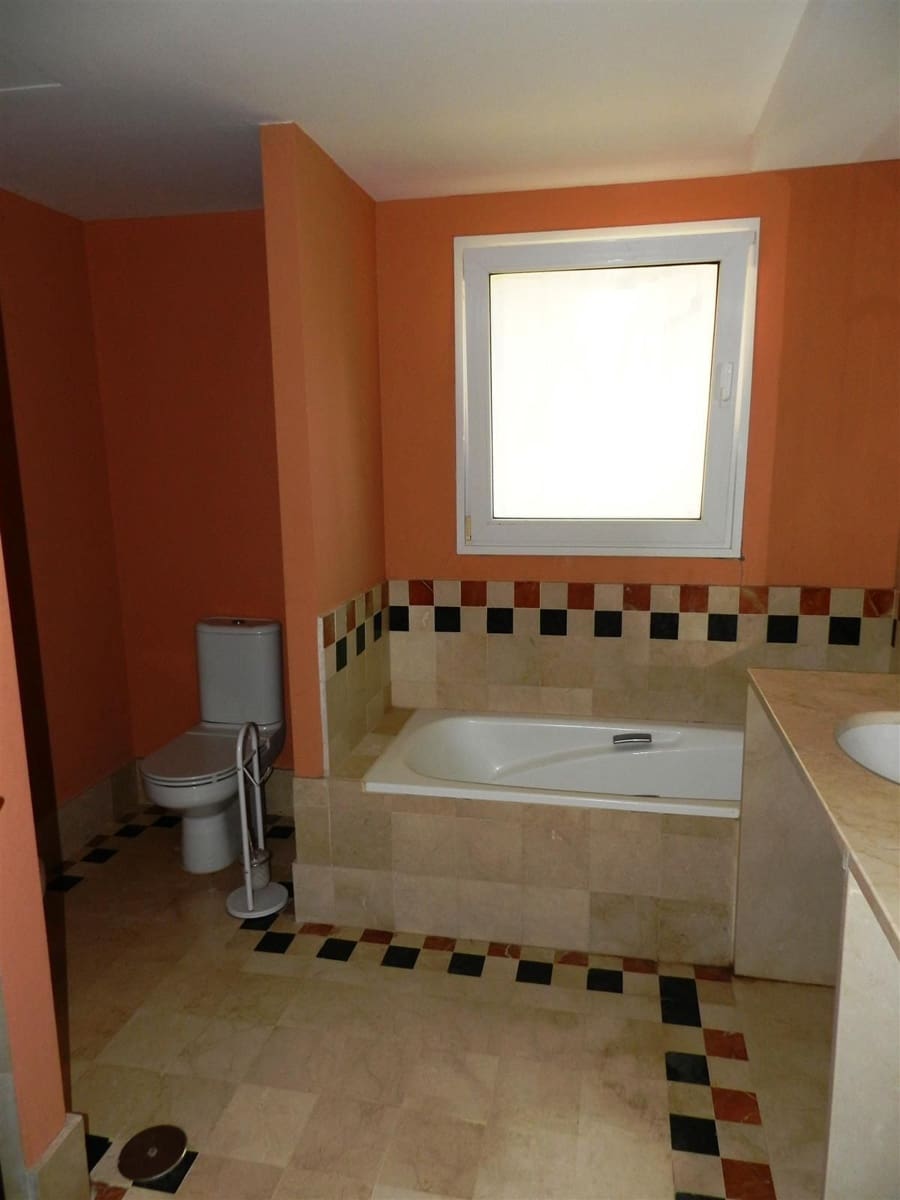 4 sypialnia Willa na sprzedaż w Sotogrande - 1 100 000 € (Ref: 8617567)