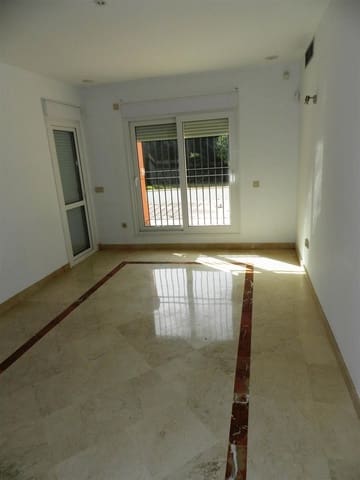 4 bedroom Villa for sale in Sotogrande Alto, San Roque - € 1,100,000 (Ref: 8617567)