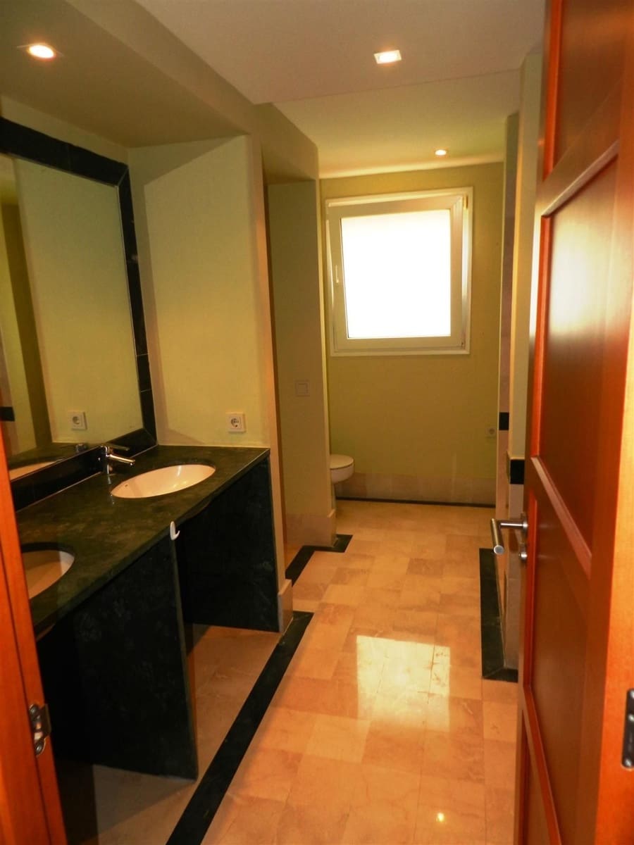 4 sypialnia Willa na sprzedaż w Sotogrande - 1 100 000 € (Ref: 8617567)