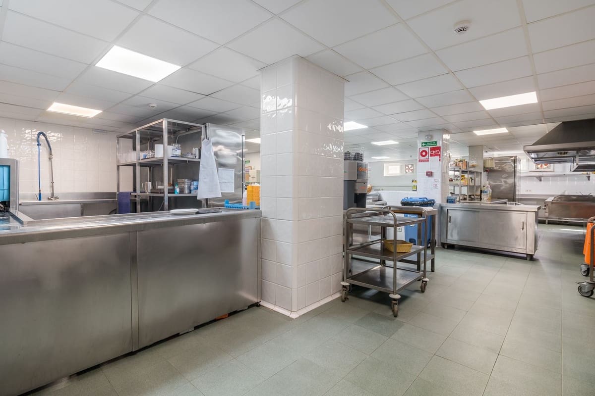 84 soveværelse Hotel til salg i San Roque - € 11.700.000 (Ref: 8617570)