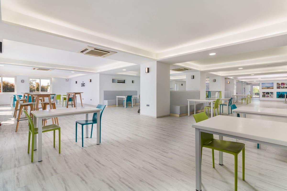 84 bedroom Hotel for sale in San Roque - € 9,500,000 (Ref: 8617570)