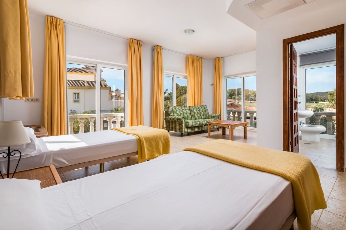 84 slaapkamer Hotel te koop in San Roque - € 9.500.000 (Ref: 8617570)