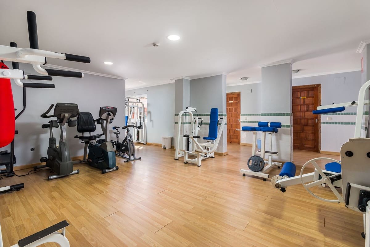 84 soverom Hotell til salgs i San Roque - € 9 500 000 (Ref: 8617570)