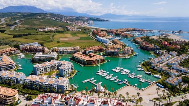 Restaurant/Bar for sale in Sotogrande, San Roque - € 550,000 (Ref: 8617580)