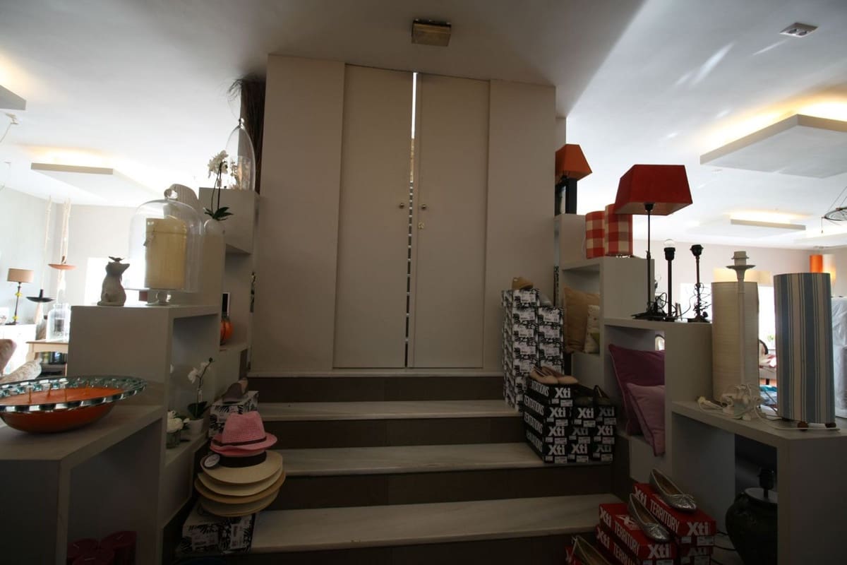 Firma/Unternehmen zu verkaufen in Torreguadiaro - 1.100.000 € (Ref: 8617587)