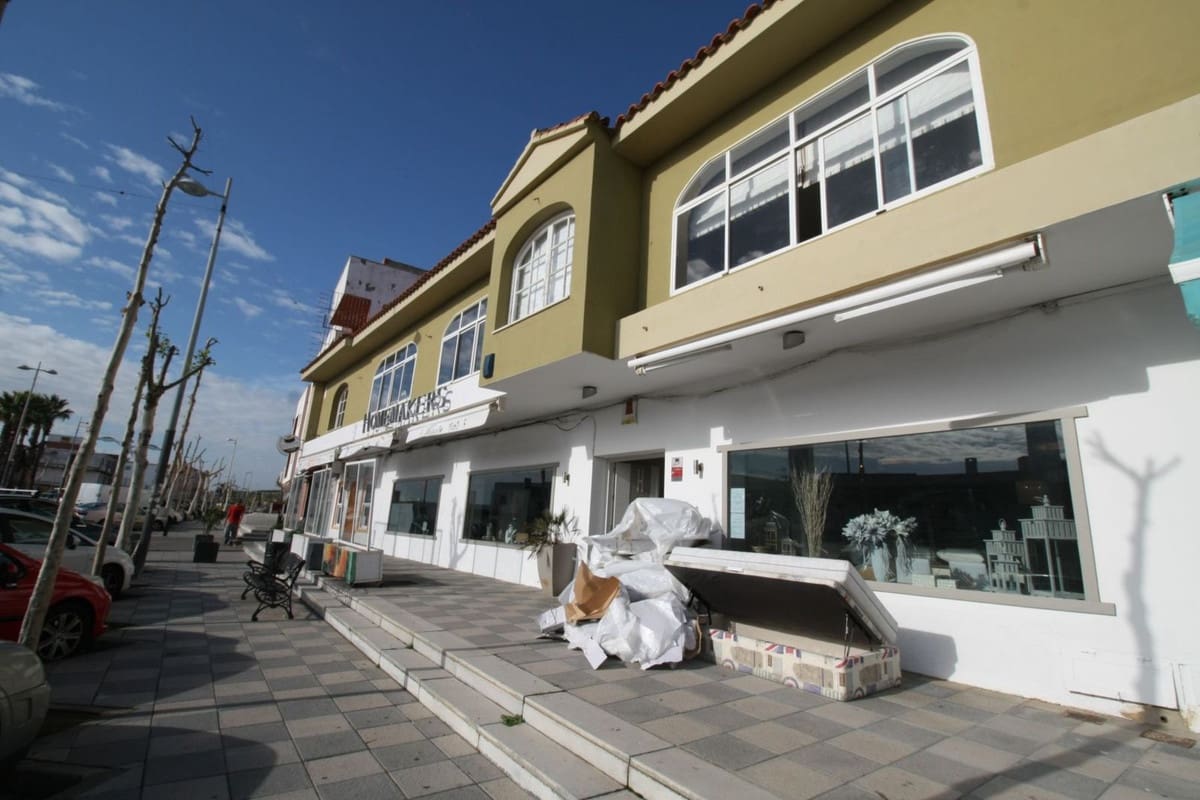 Företag till salu i Torreguadiaro - 1 100 000 € (Ref: 8617587)