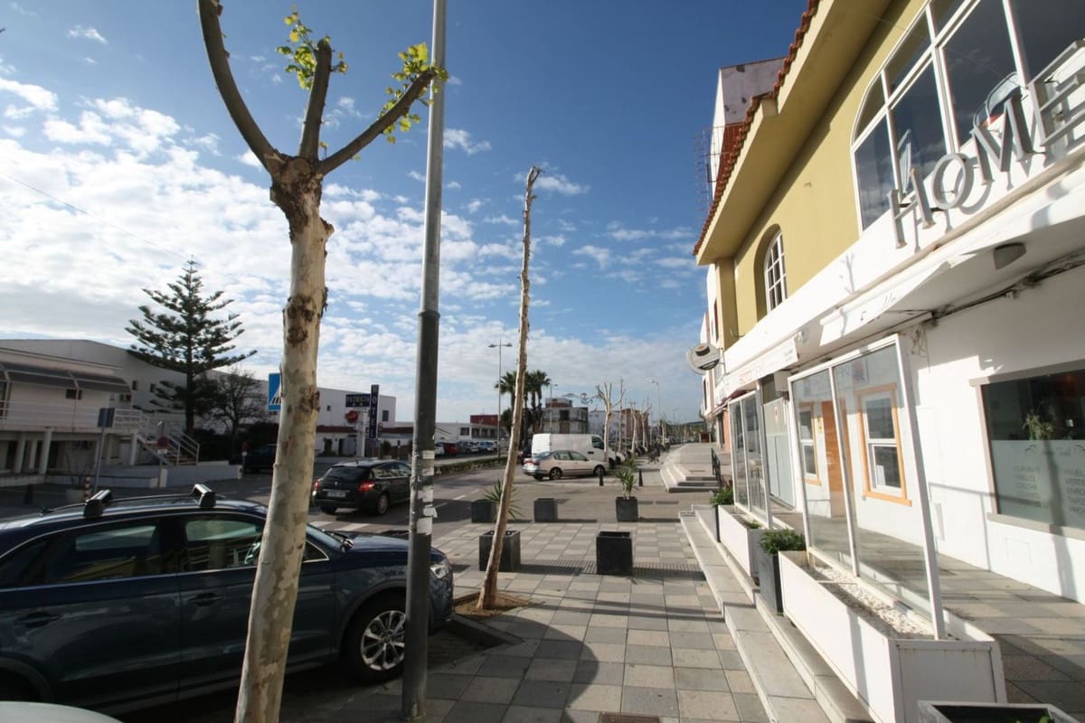 Business for sale in Torreguadiaro - € 1,100,000 (Ref: 8617587)