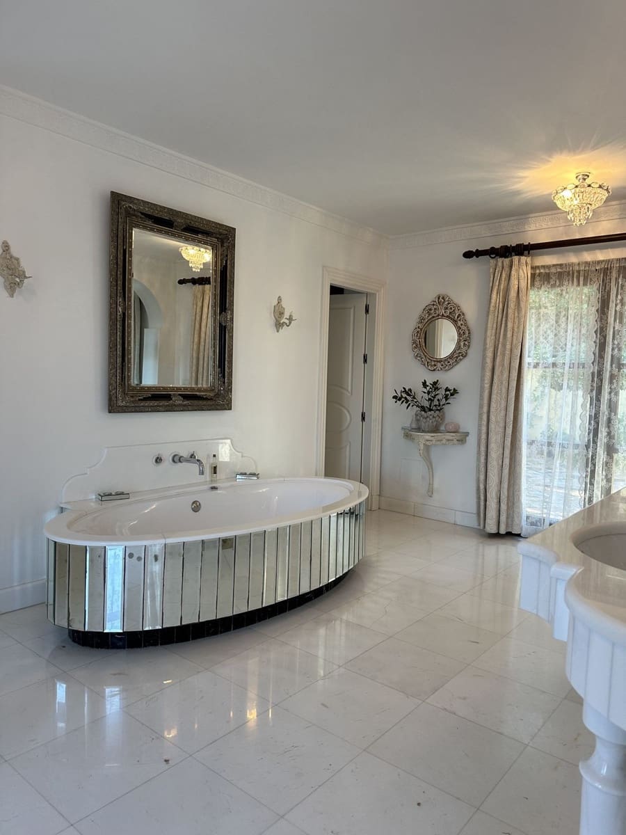 6 bedroom Villa for sale in Sotogrande - € 2,250,000 (Ref: 8742767)