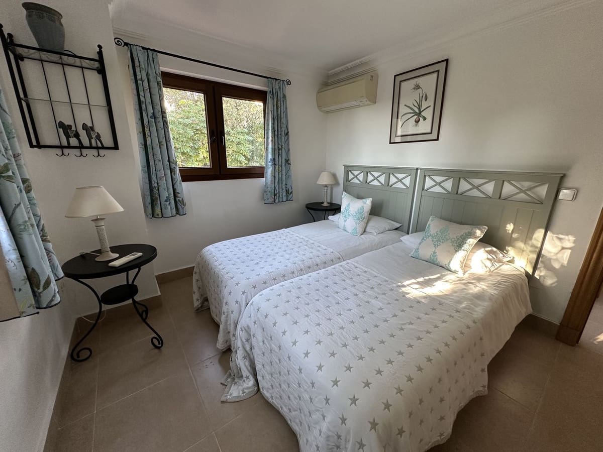 6 bedroom Villa for sale in Sotogrande - € 2,250,000 (Ref: 8742767)